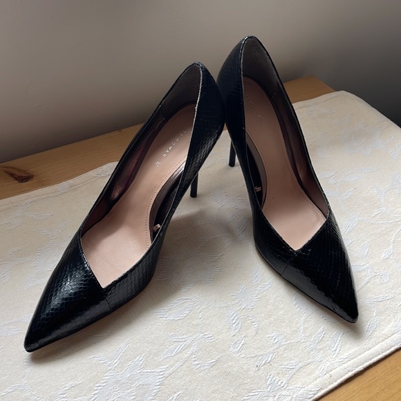 Zara Shoes - Zara Black High Heel Pumps Snake Skin Print.Pointed Toe.